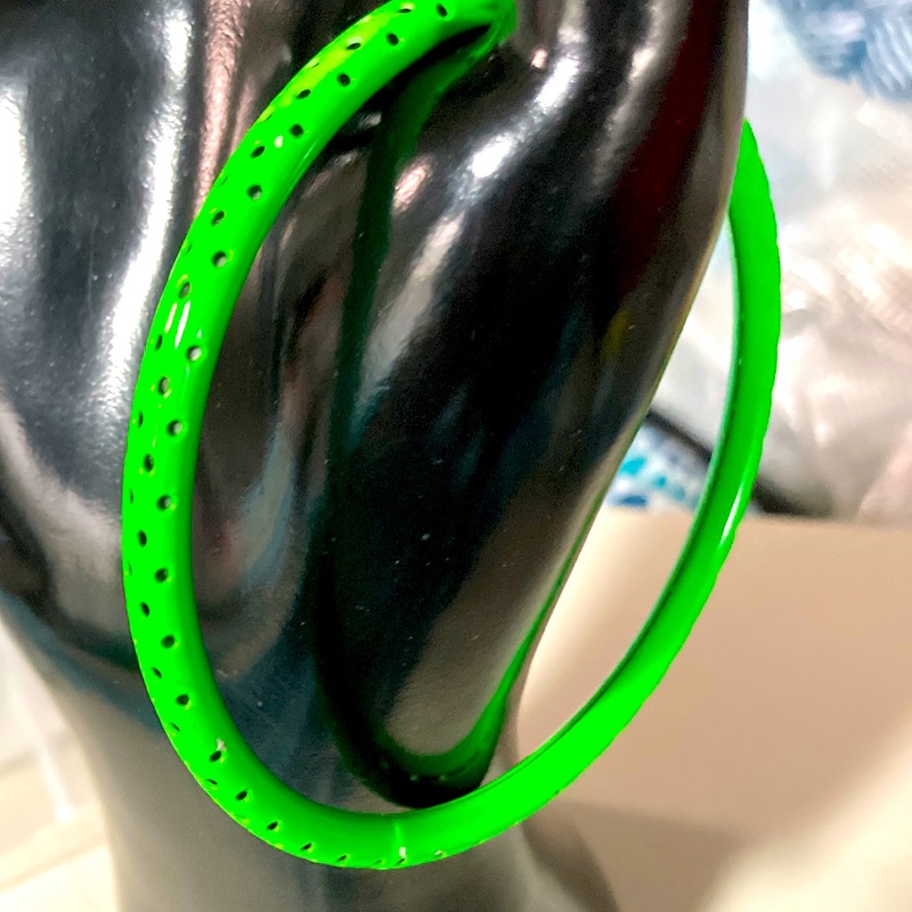 Neon green metal bangle bracelet.  Bme3010